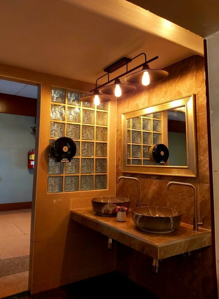 Фото Suriwong Chumphon Hotel