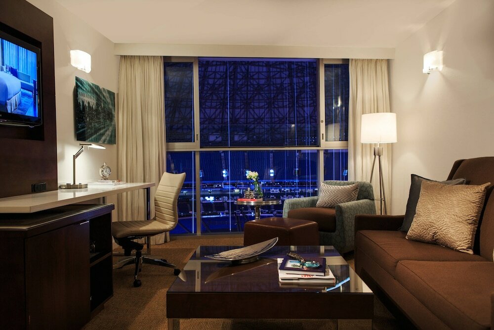 Фото Toronto Marriott City Centre Hotel