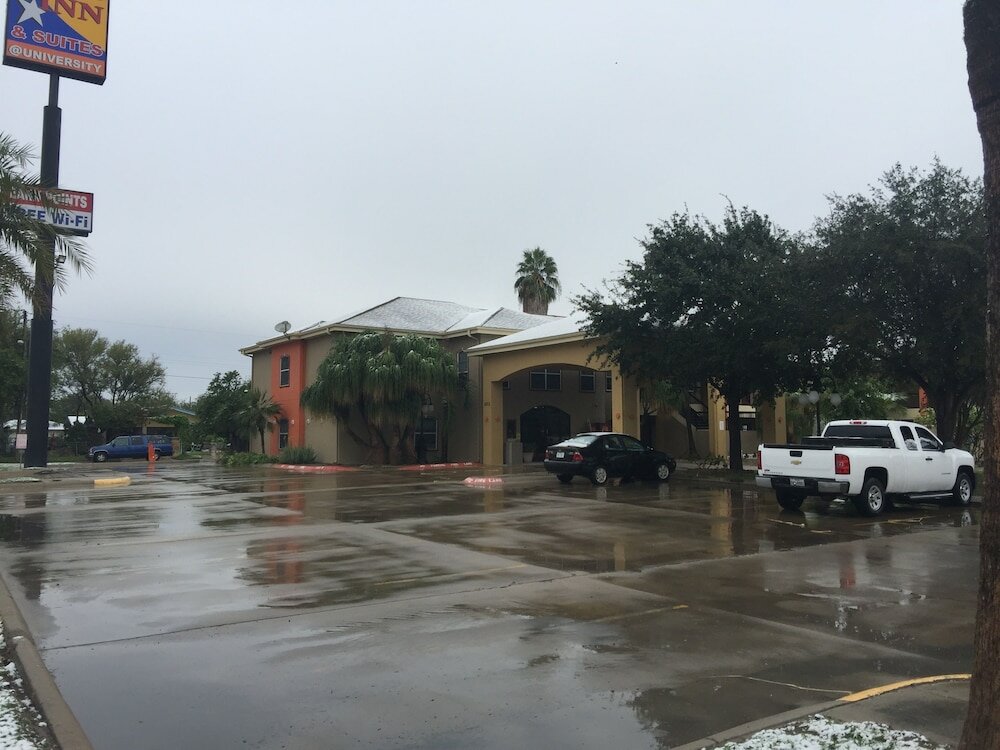 Фото Texas Inn and Suites City Center at University Dr