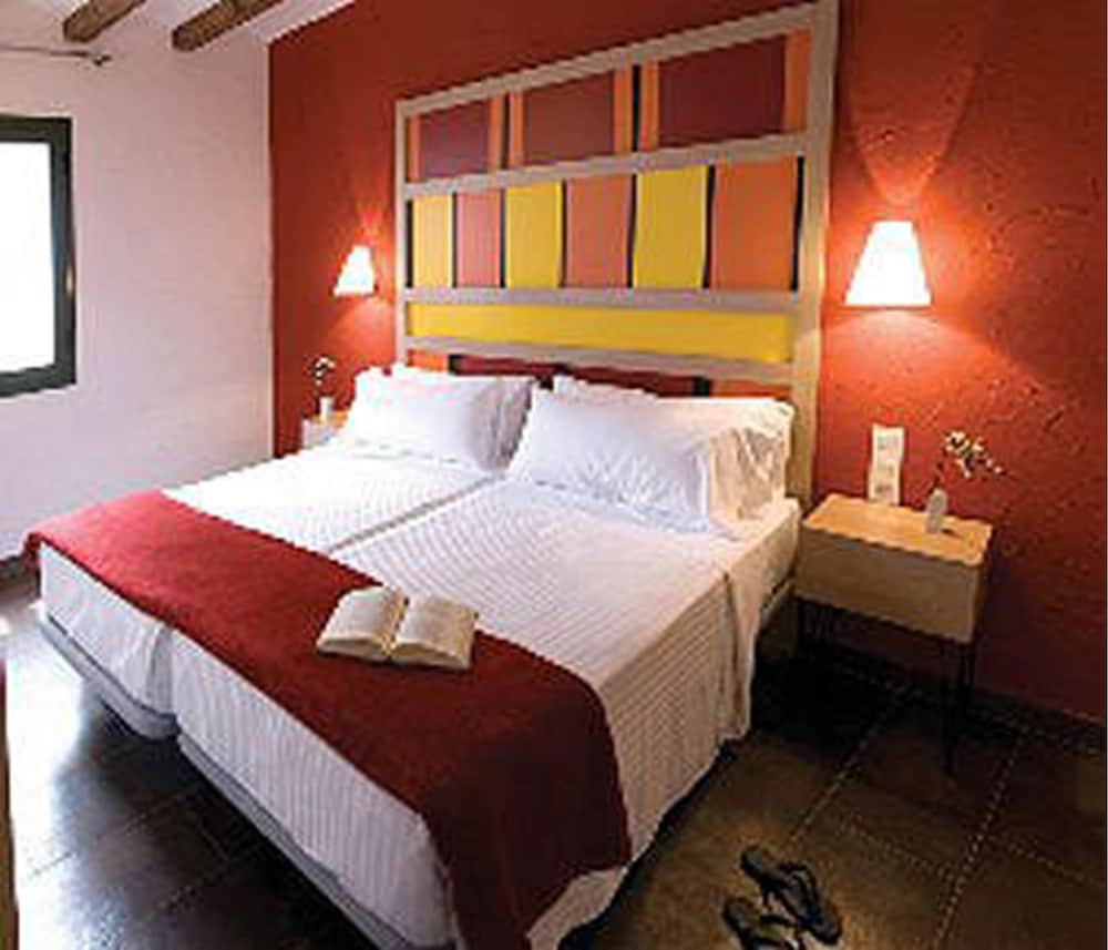 Фото Apartaments Ciutat Vella