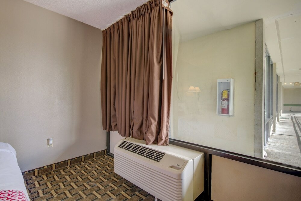 Фото Oyo Hotel Douglas Ga Us 441