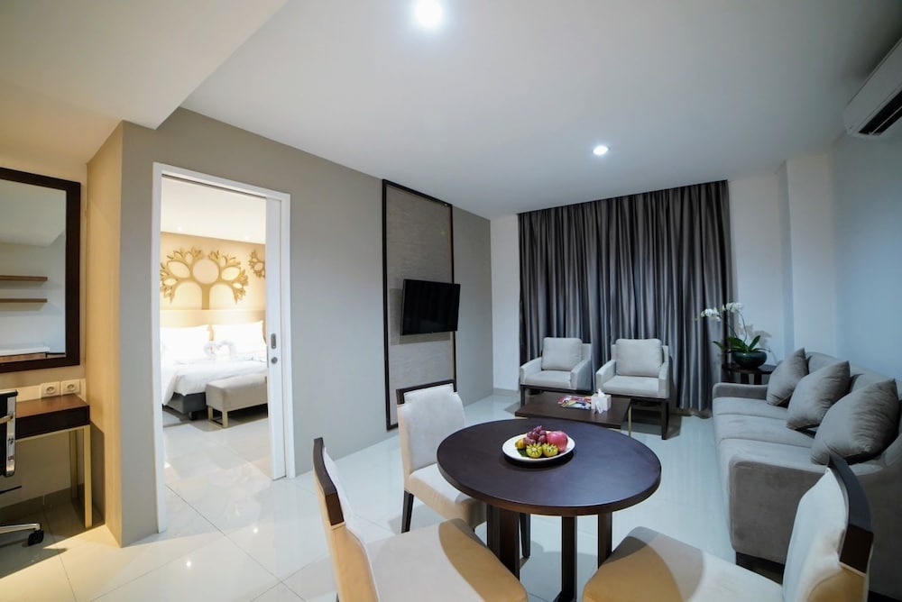 Фото Palm Park Hotel Surabaya