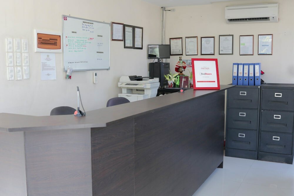 Фото RedDoorz @ Grand Apartelle Hernan Cortes Cebu