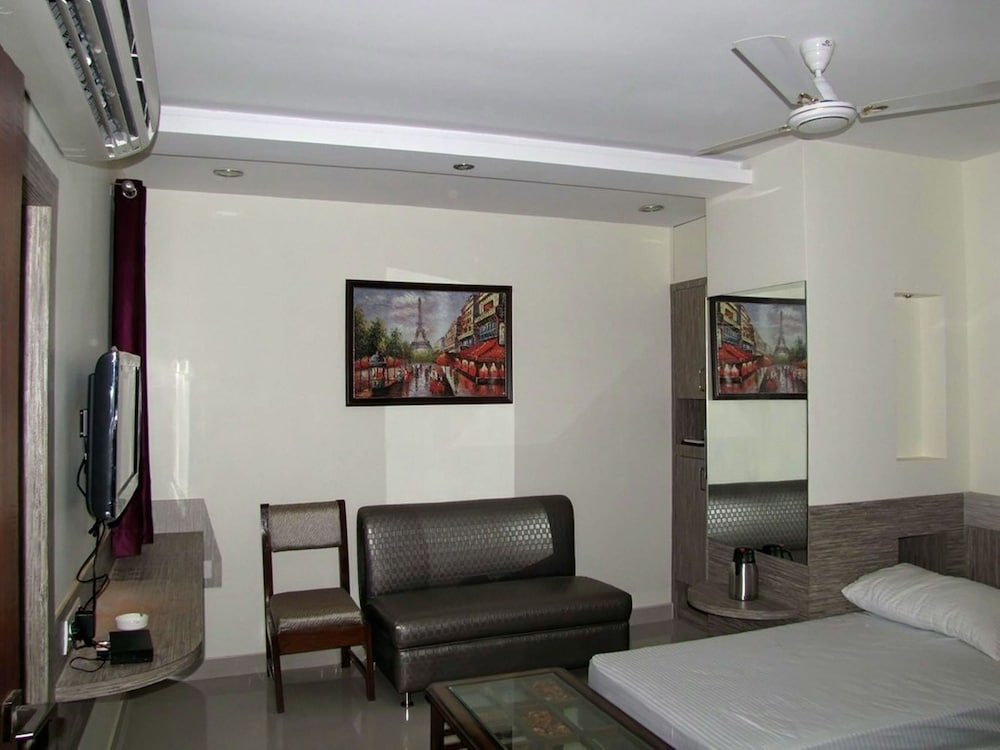 Фото Airport Hotel Mayank Residency