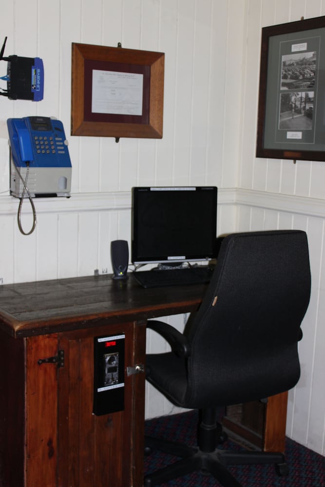 Фото Brisbane Manor Hotel