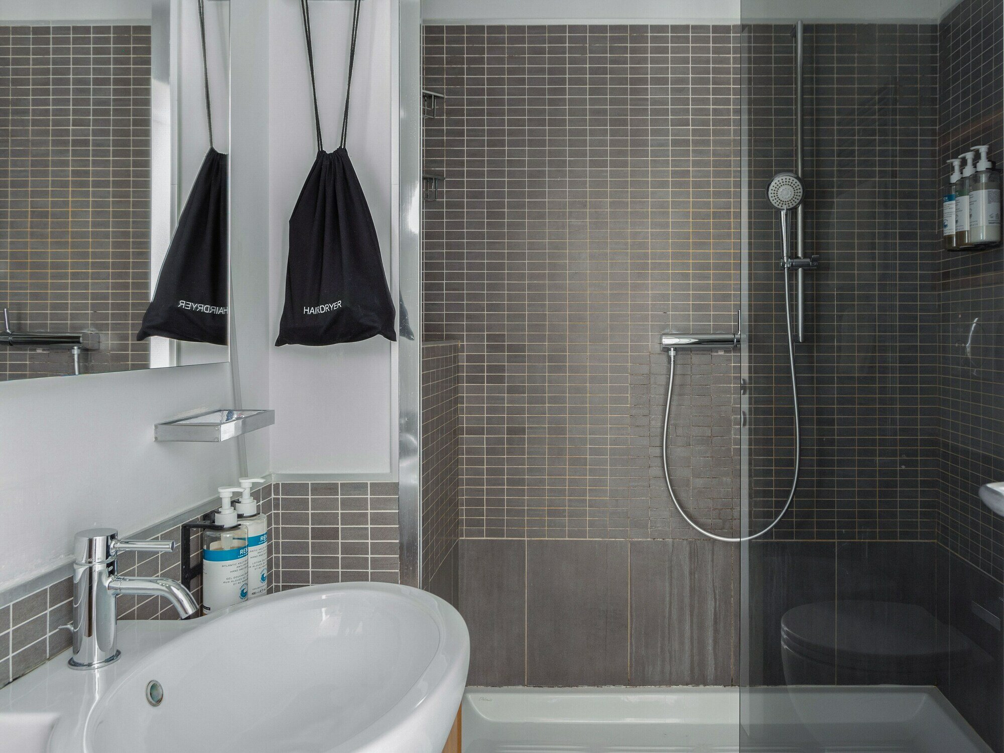 Фото The Telegraph Suites