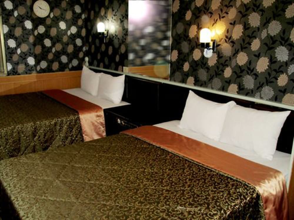 Фото One Plus One Hotel