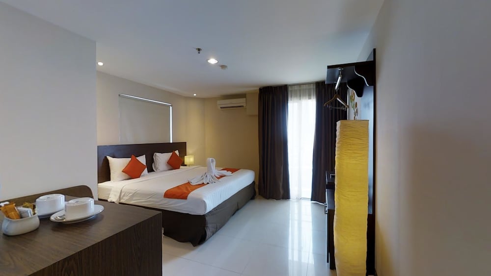 Фото The Gloria Suites Jakarta