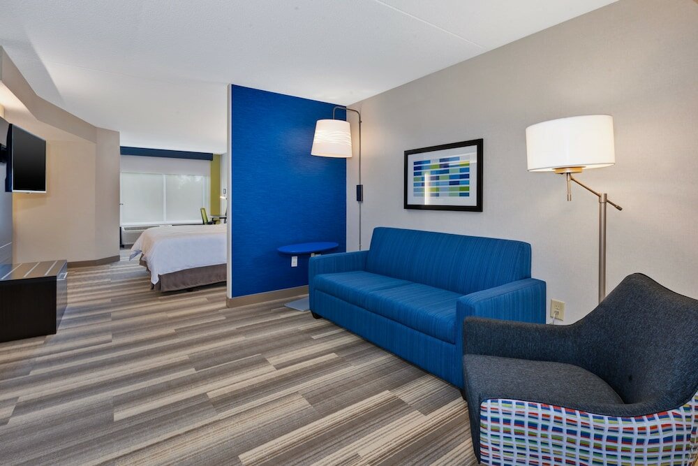 Фото Holiday Inn Express & Suites Blacksburg - University Area, an Ihg Hotel