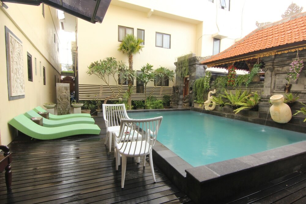 Фото S8 Suardana Hotel