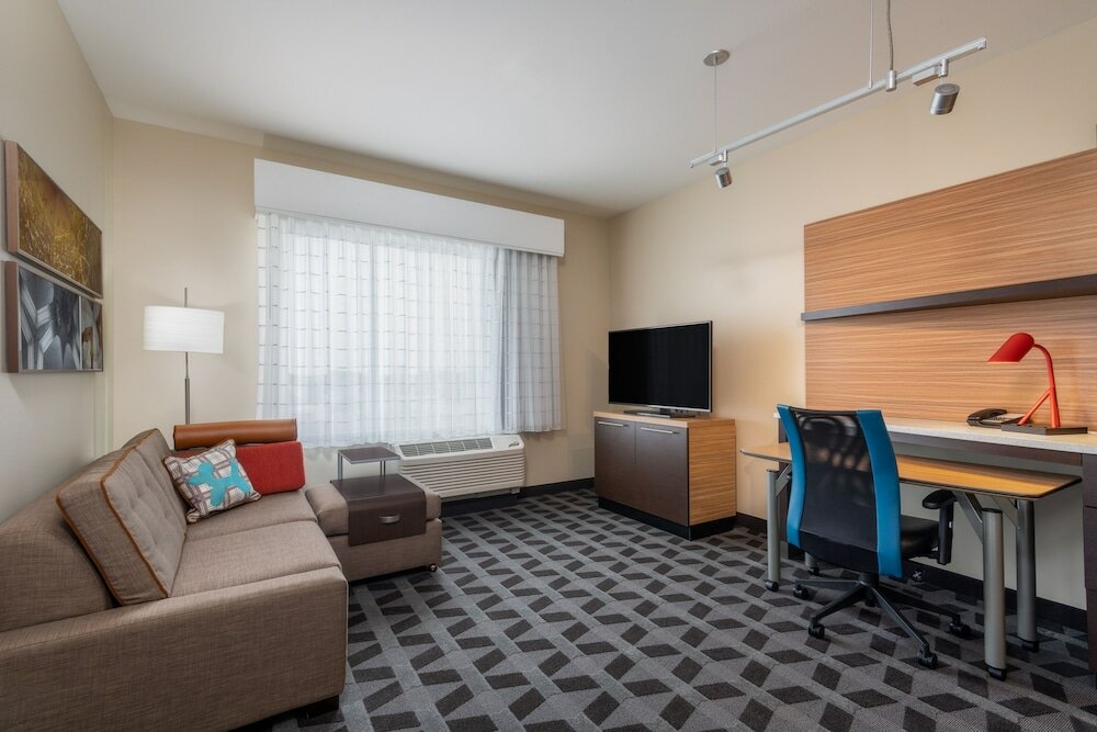 Фото TownePlace Suites by Marriott Indianapolis Airport