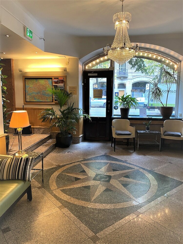 Фото Crystal Plaza Hotel