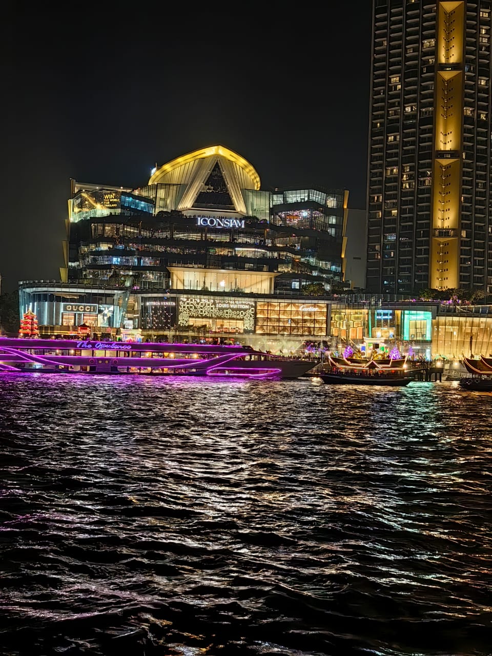 Фото Amara Bangkok Hotel