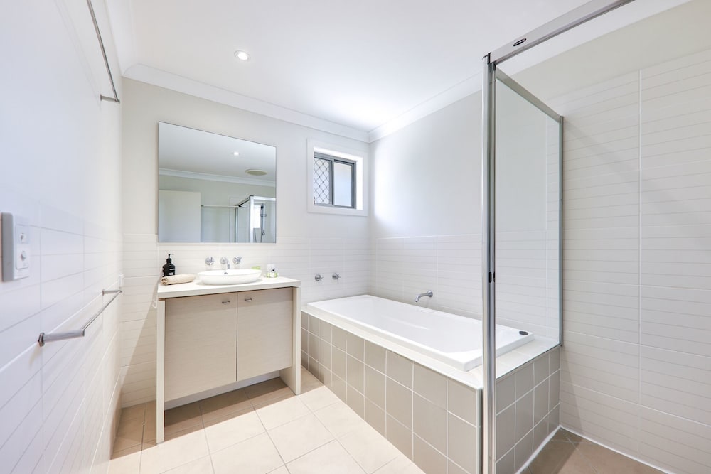 Фото Large House with Pool