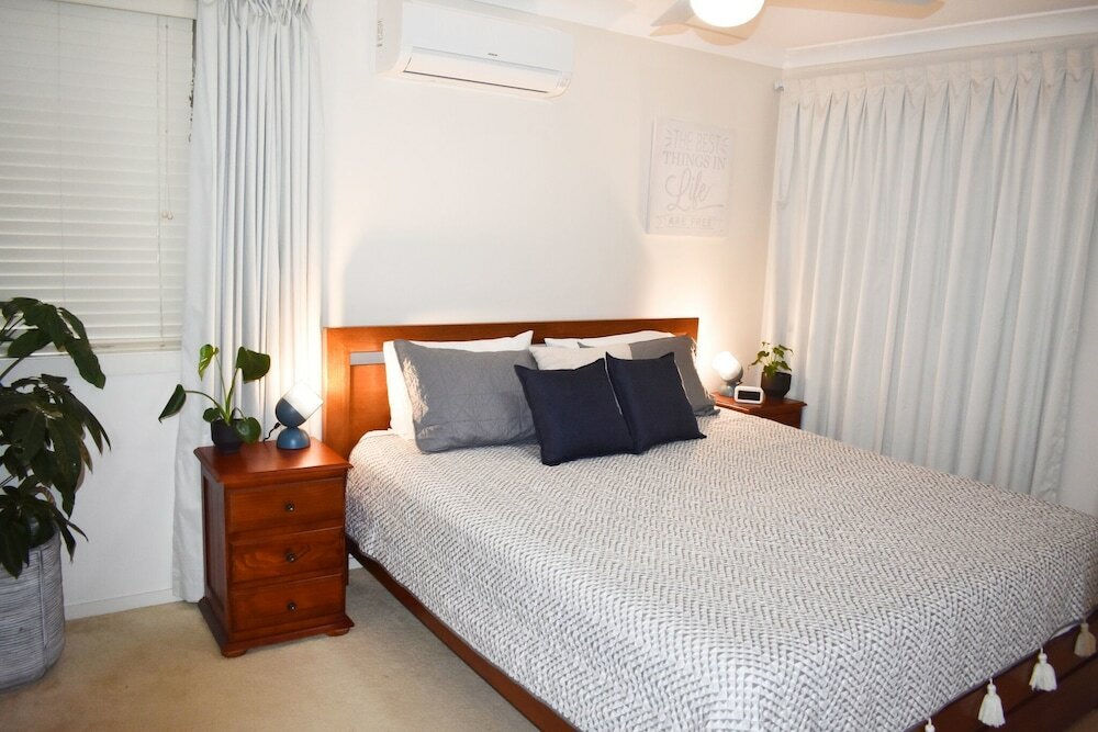 Фото Large House with Pool