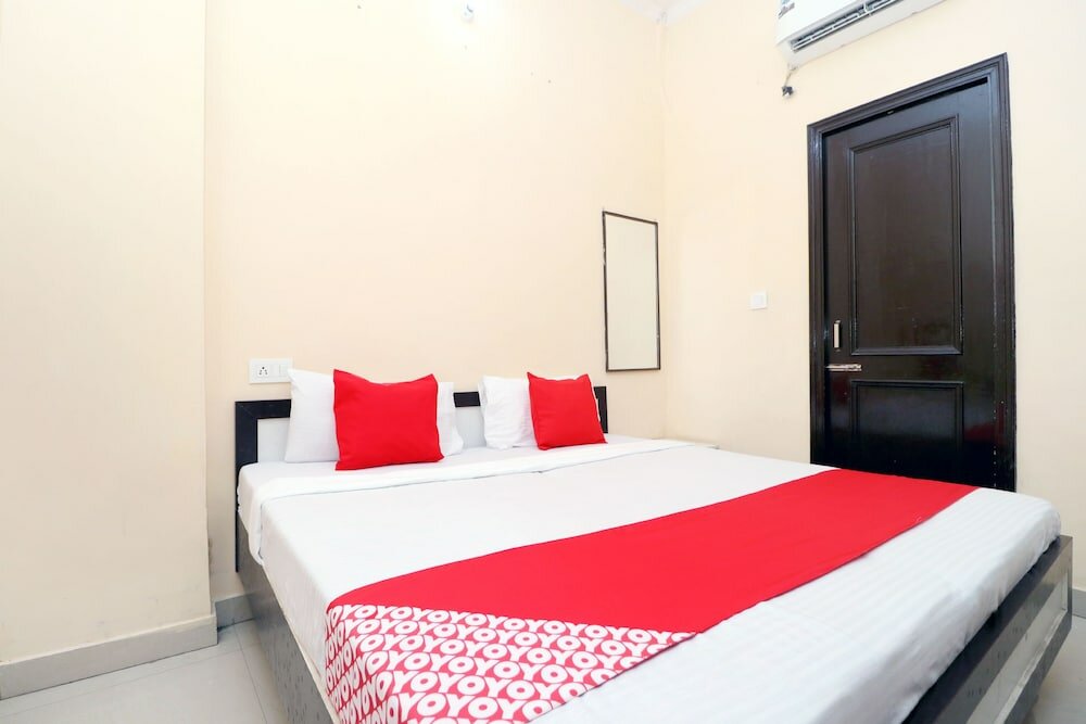 Фото Oyo 39626 Rj Royal Guest House