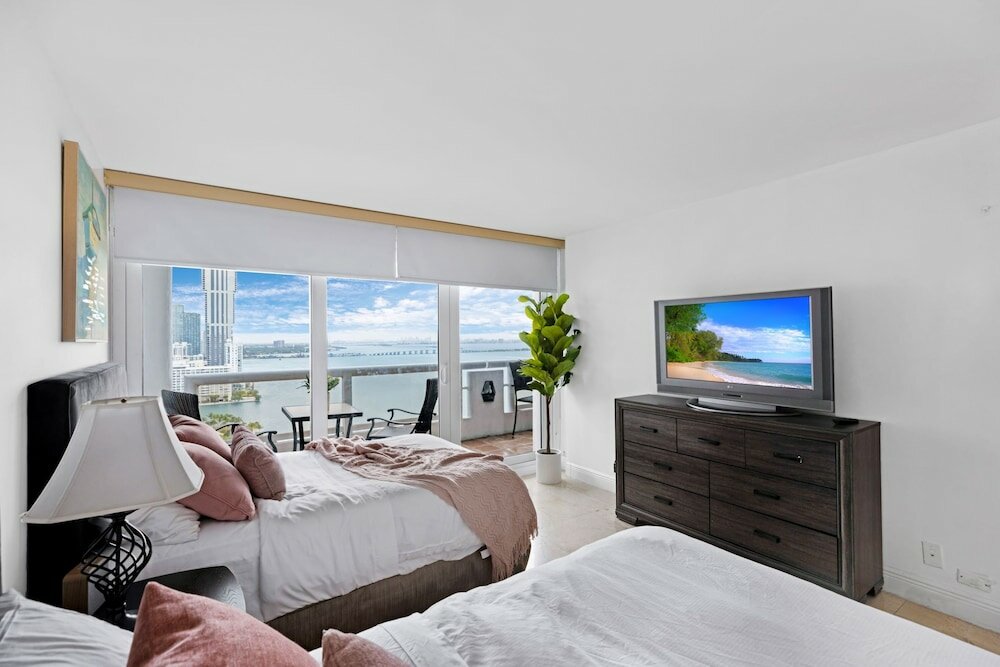 Фото Bayfront Gem With Balcony and Pool