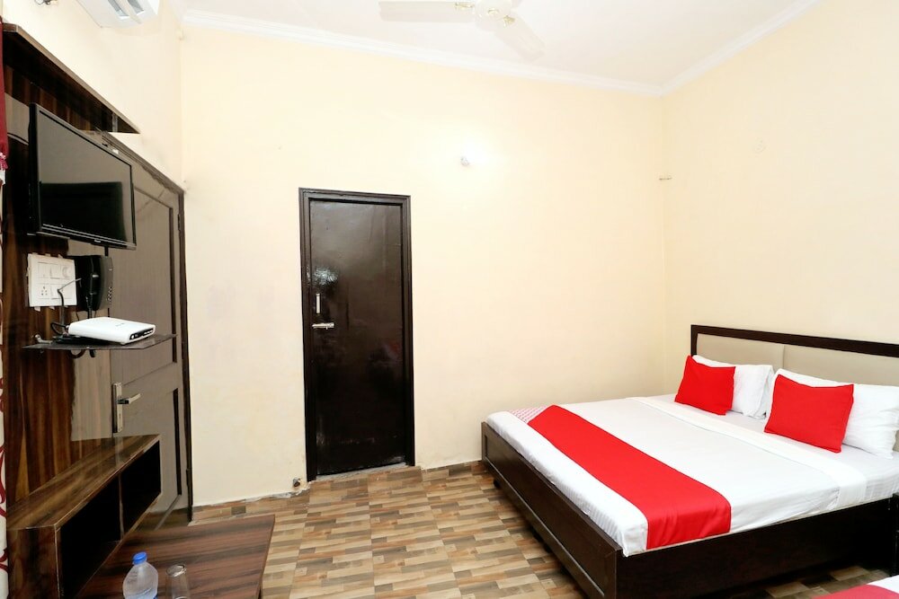 Фото Oyo 39626 Rj Royal Guest House