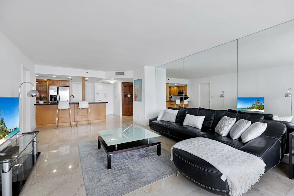 Фото Bayfront Gem With Balcony and Pool