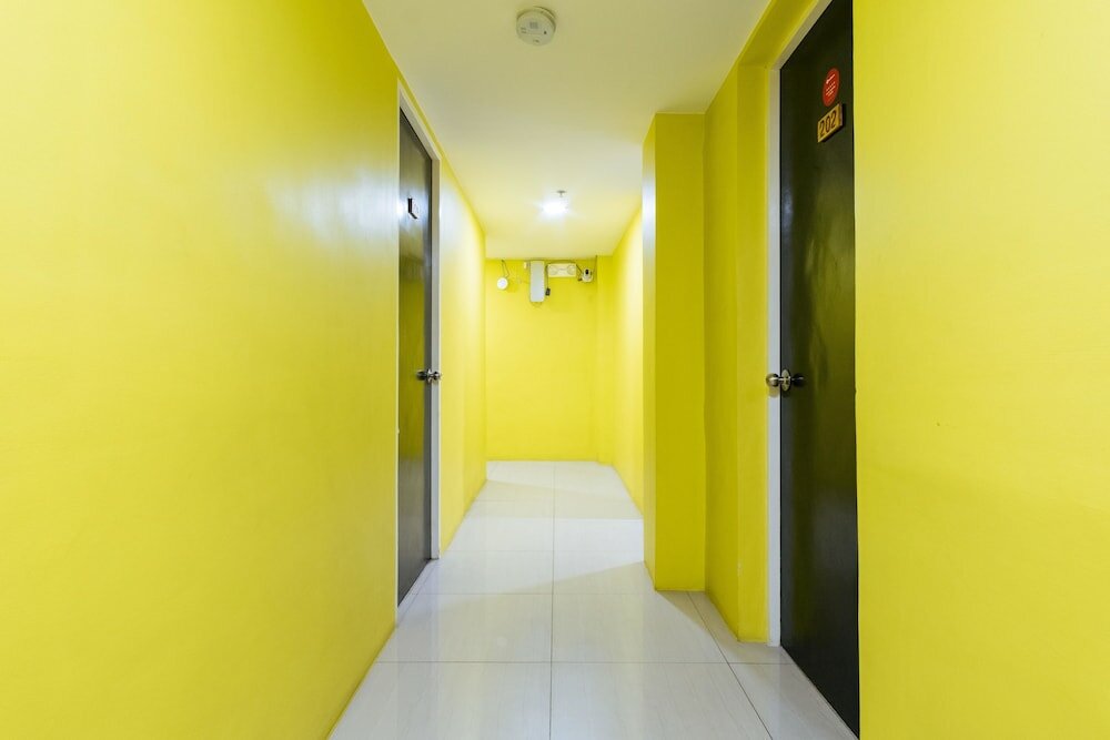 Фото RedDoorz @ University Belt Manila