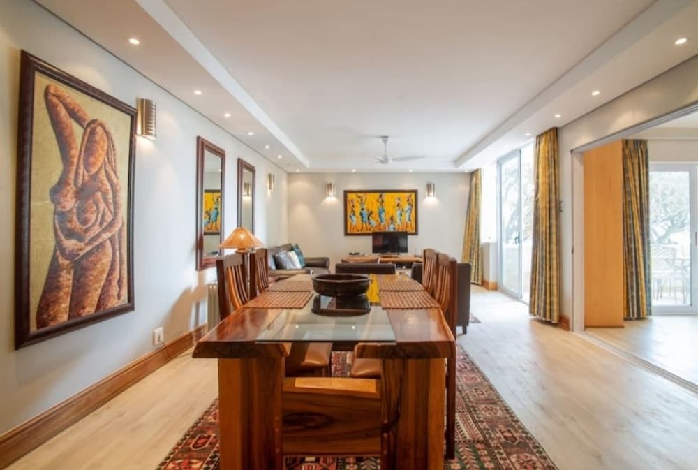 Фото 2 Bedroom Lido Apartment Sea Point