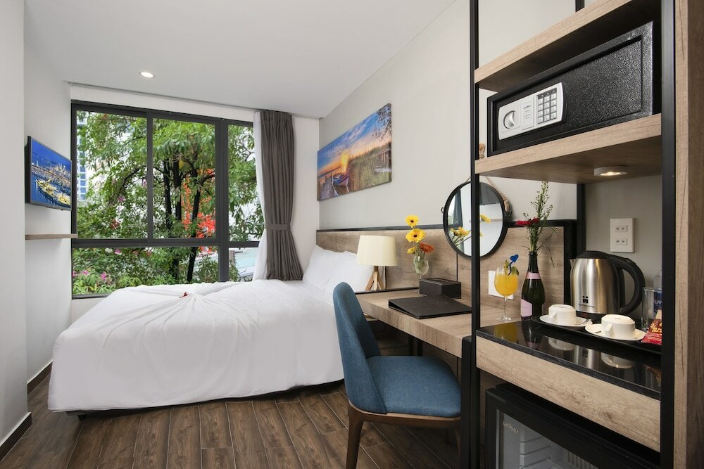 Фото Golden Lotus Central Hotel