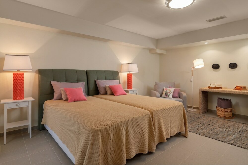 Фото HillTop Luxury Villa