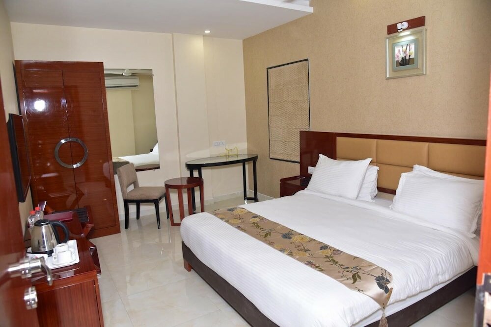 Фото Raghu Mahal Hotel