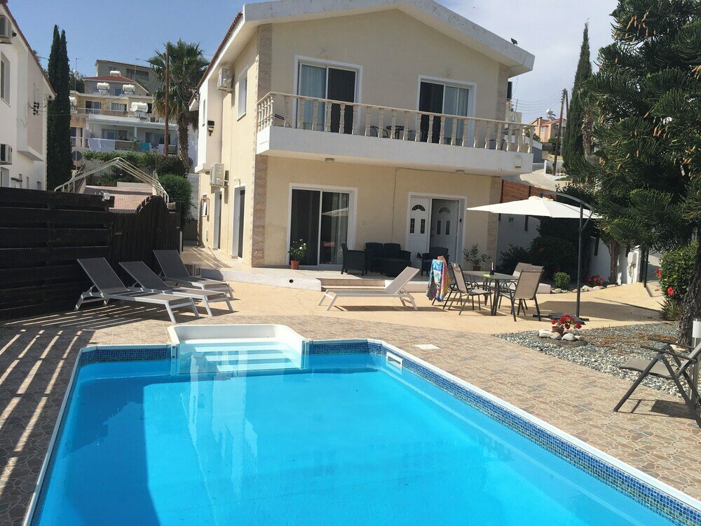 Фото 3 Bed Villa 10 Minutes Drive From Beautiful Beach