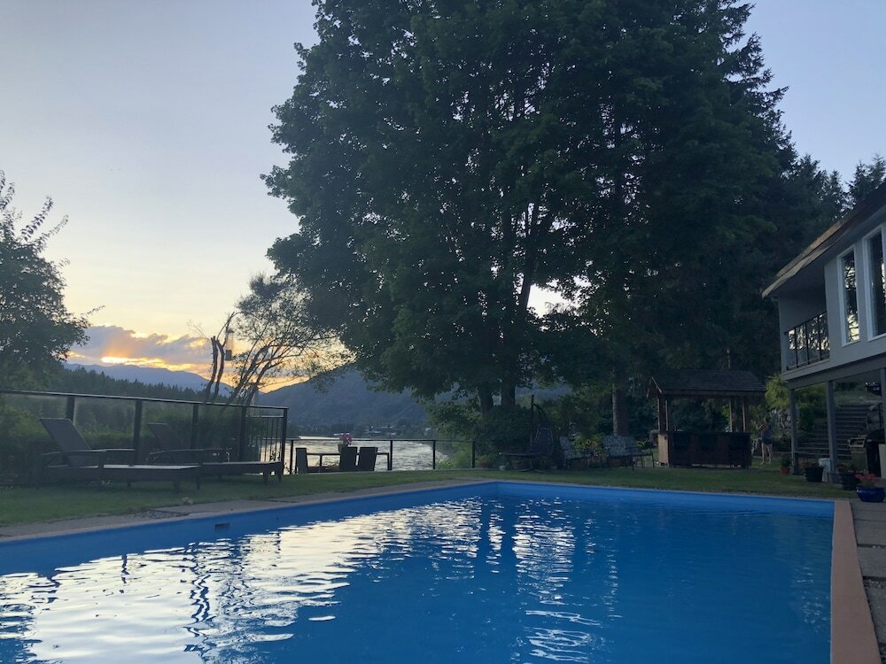 Фото Wolf's Den On The River