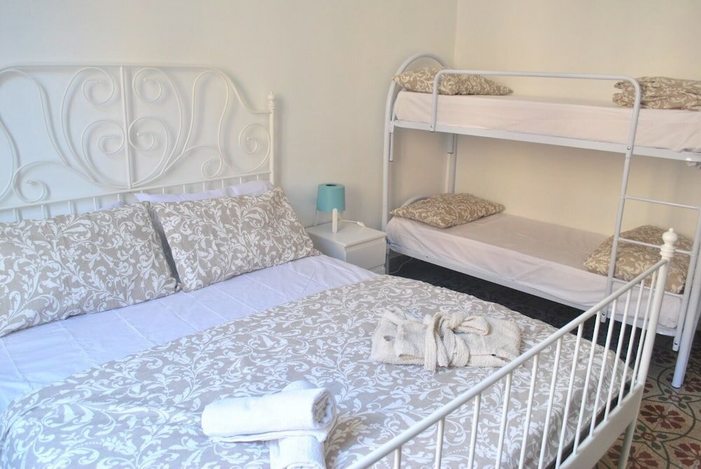 Фото Sunrise Hostel & Rooms