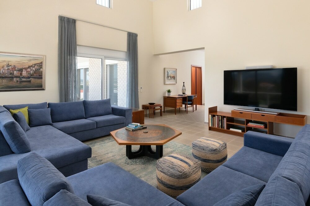 Фото HillTop Luxury Villa