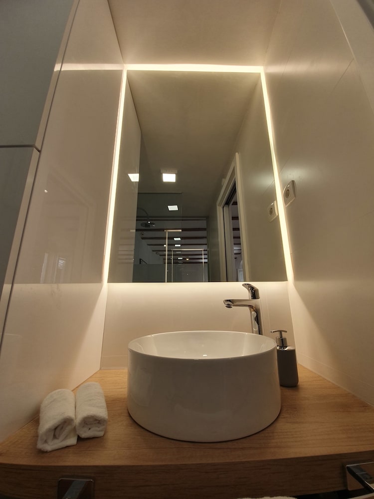 Фото The Suites at Central Split