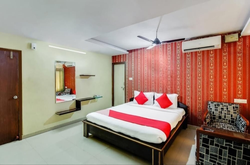 Фото Hotel Maruthi Residency Inn