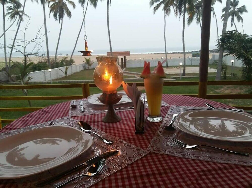 Фото M R Beach & Cottages