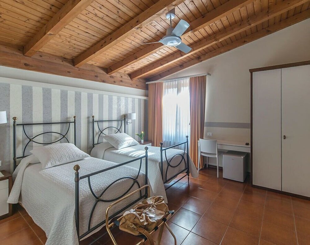 Фото La Sosta Hotel