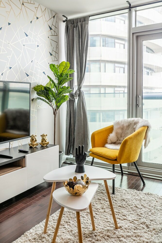 Фото Skytrees Condos at Union Station