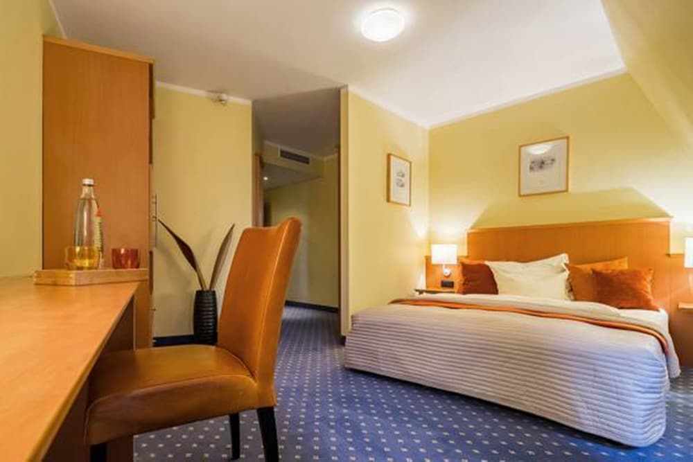 Фото Plaza Inn Köln Pulheim