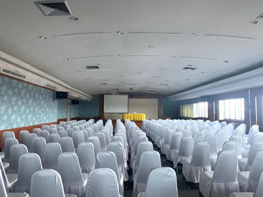 Фото Golden Grand Hotel