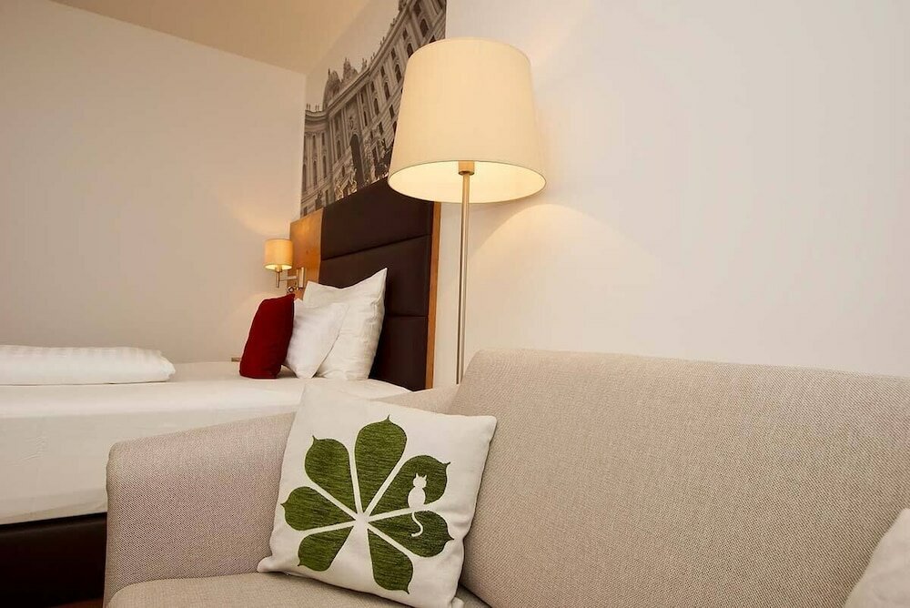 Фото Parks 73 The TownHouse Hotel