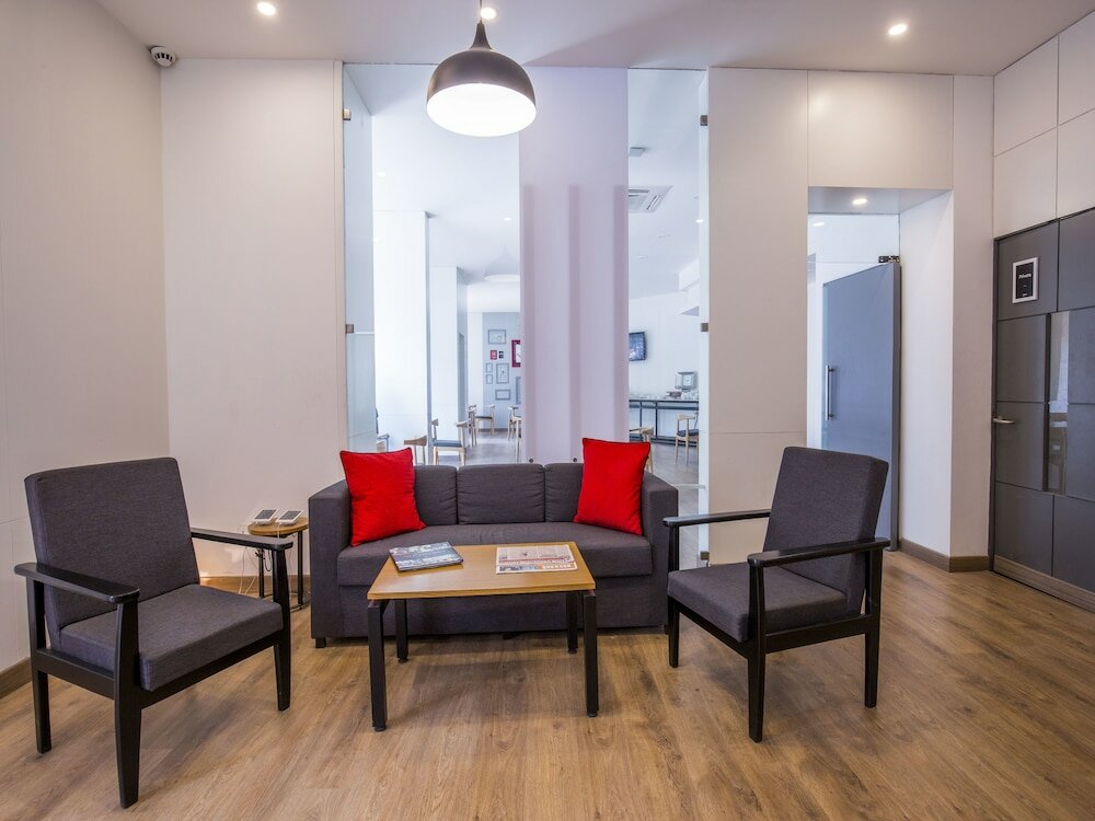 Фото Oyo Townhouse 022 Koregaon Park Pune