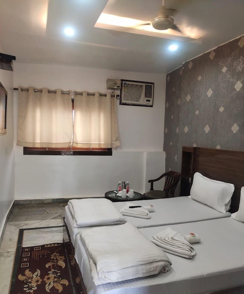 Фото Hotel Shivratri Guest House