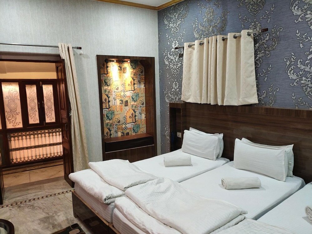 Фото Hotel Shivratri Guest House