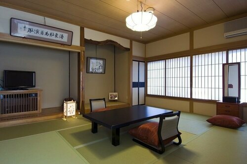 Гостиница Kusatsu Onsen Ekinariya Ryokan