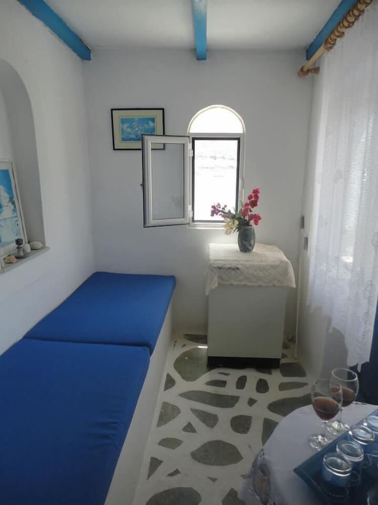 Фото Captain Menegos Studios