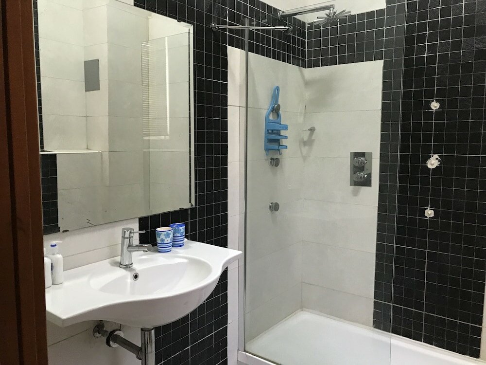 Фото Helena Court Apartments