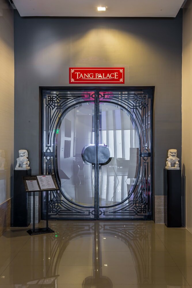 Фото The Alpha Suites