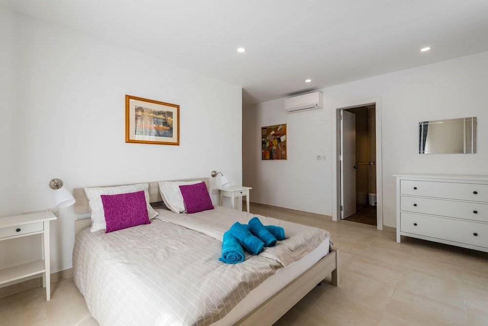 Фото Yellow Pearl Apartments