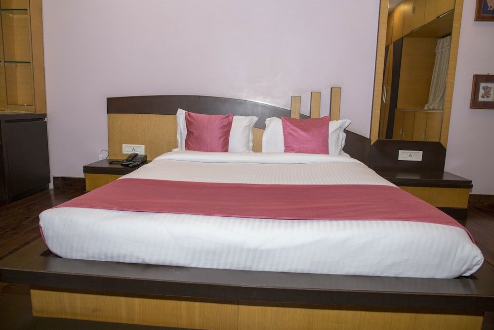 Фото Oyo 11345 Hotel White House Inn