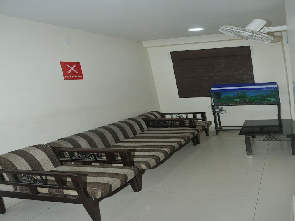 Фото Oyo 3353 Apartment Royal Residency